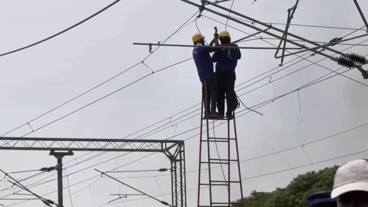 திருவள்ளூரில் 5 மணி நேரத்திற்கும் மேலாக பற்றி எரியும் சரக்கு ரயில்..  மீட்பு பணிகள் தீவிரம்..