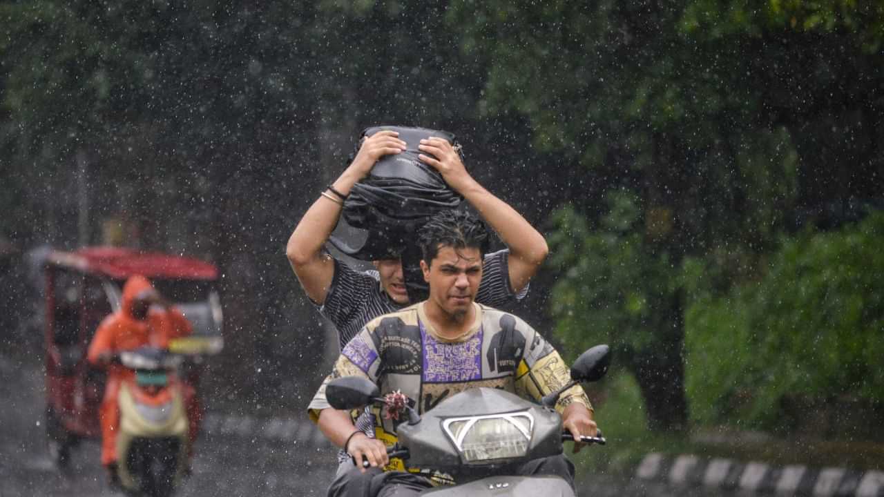 Tamilnadu Weather Update: இரவு 7 மணிக்குள் 21 மாவட்டங்களில் கொட்டப்போகும் கனமழை.. வானிலை ஆய்வு மையம் எச்சரிக்கை!