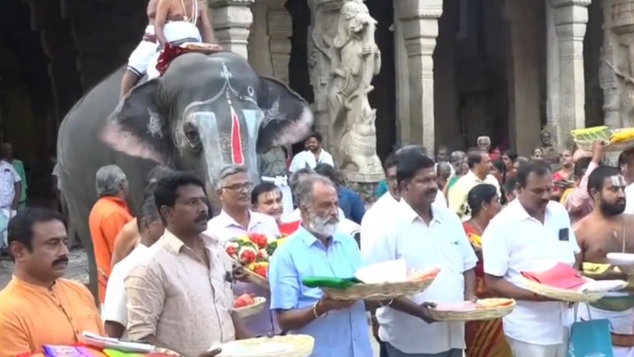 ஸ்ரீரங்கம் டூ திருப்பதி.. வஸ்திர மரியாதை கோலாகலம்.. வரலாறு இதுதான்!