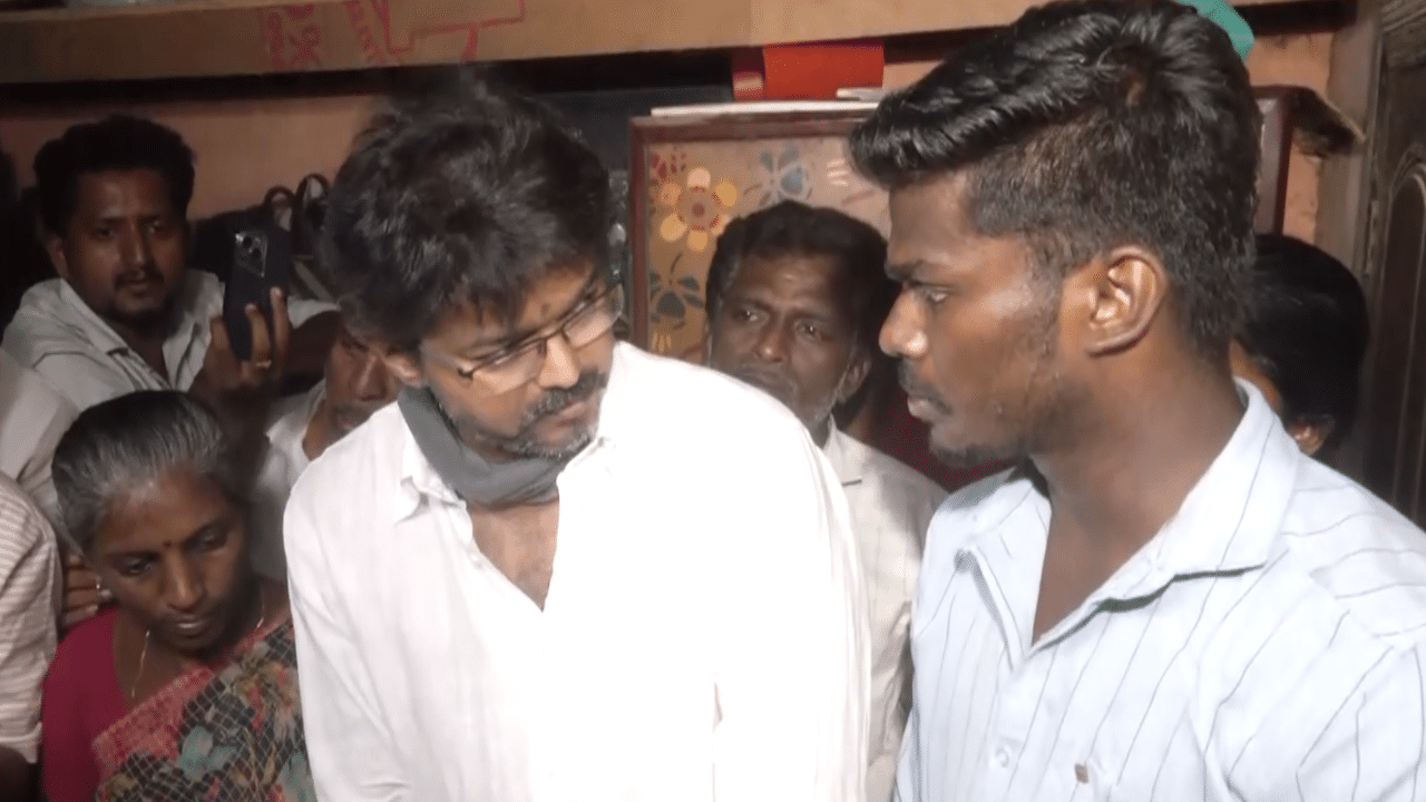 அஜித் குமாரின் குடும்பத்திற்கு நேரில் சென்று தவெக தலைவர் விஜய் ஆறுதல்!