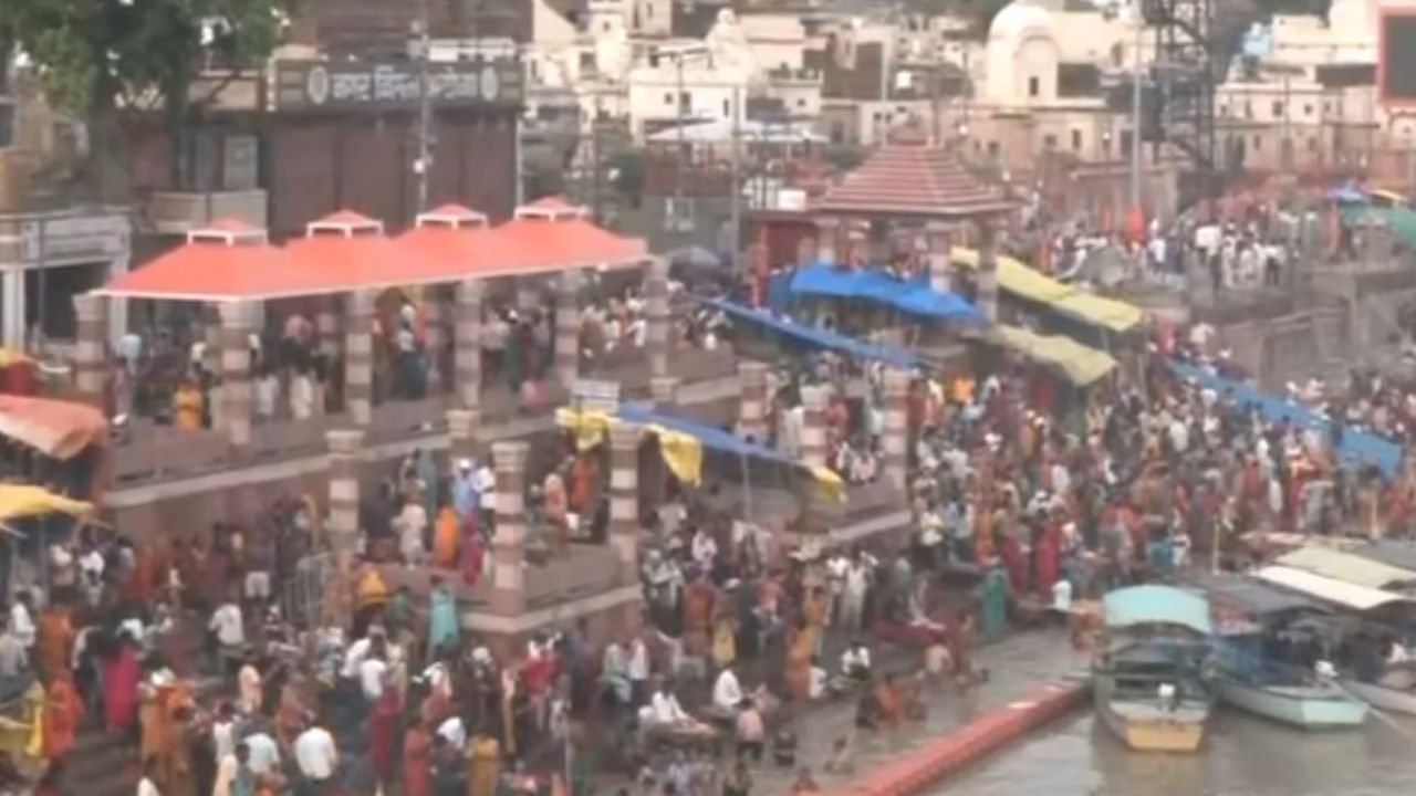 குரு பூர்ணிமா வழிபாடு.. அயோத்தியில் புனித நீராடல்!