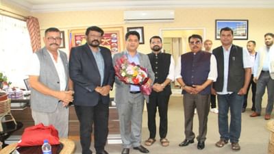 நேபாள அமைச்சரை சந்தித்த உலக மலையாளி கவுன்சில் உறுப்பினர்கள்