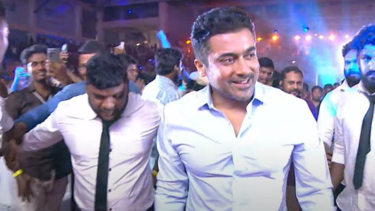 Suriya : அகரம் அறக்கட்டளையின் 15வது ஆண்டு விழா.. மாஸ் என்ட்ரி கொடுத்த சூர்யா! Suriya : அகரம் அறக்கட்டளையின் 15வது ஆண்டு விழா.. மாஸ் என்ட்ரி கொடுத்த சூர்யா!