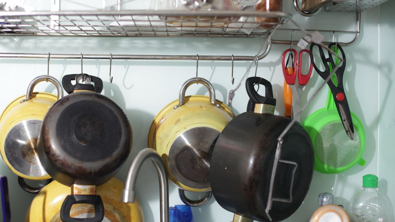 Aluminum Cookware Dangers: அலுமினிய பாத்திரங்களை அதிகமாக பயன்படுத்துகிறீர்களா..? மறைந்திருக்கும் ஆபத்துகள்!
