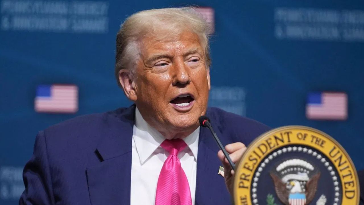 Donald Trump : இந்தியா மீது விதிக்கப்பட்ட 25% வரியை ஒத்திவைத்த அமெரிக்கா.. புது தேதி என்ன தெரியுமா? Donald Trump : இந்தியா மீது விதிக்கப்பட்ட 25% வரியை ஒத்திவைத்த அமெரிக்கா.. புது தேதி என்ன தெரியுமா?
