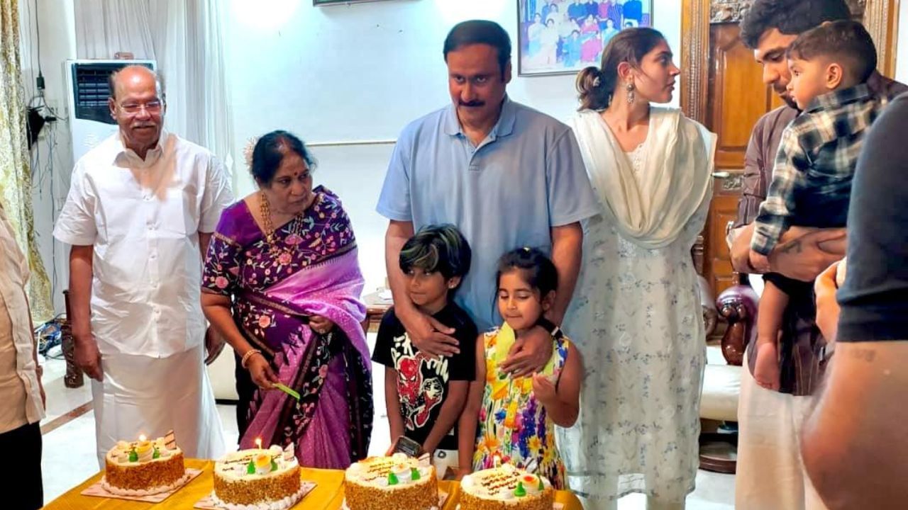 முடிந்த ராமதாஸ் – அன்புமணி மோதல்? தைலாபுரத்தில் நடந்த கொண்டாட்டம்..  வைரலாகும் போட்டோ!