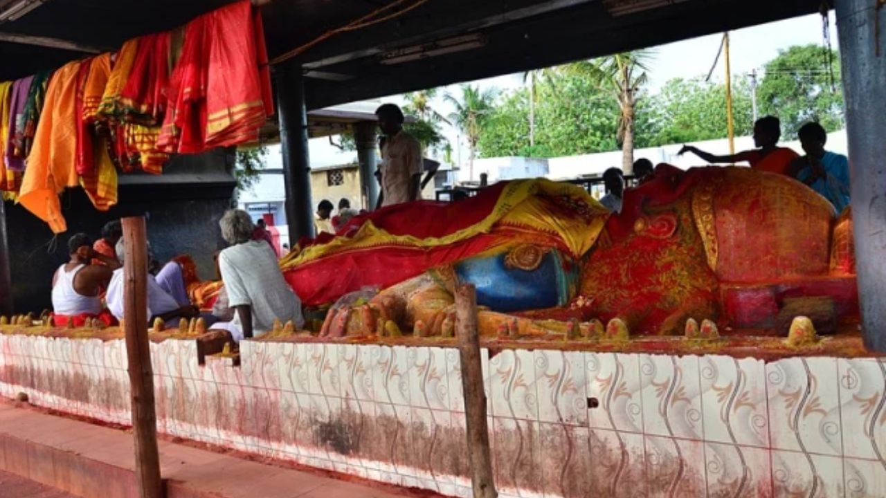 Angala Parameshwari: சிலிர்க்க வைக்கும் தெய்வீகம்.. இந்த அங்காள பரமேஸ்வரி கோயில் தெரியுமா? Angala Parameshwari: சிலிர்க்க வைக்கும் தெய்வீகம்.. இந்த அங்காள பரமேஸ்வரி கோயில் தெரியுமா?