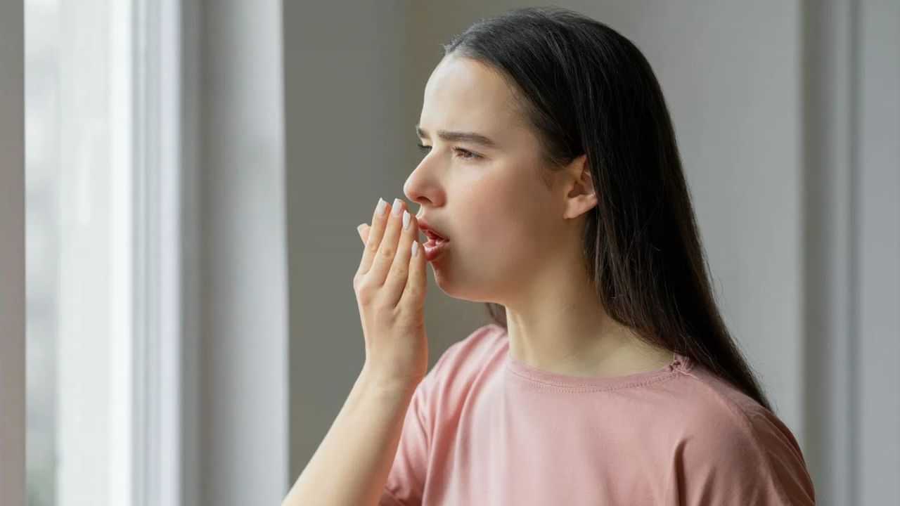 Bad Breath: துர்நாற்றத்தால் வாயை திறக்கவே சங்கடமா..? போக்க 5 எளிய வீட்டு குறிப்புகள்..! Bad Breath: துர்நாற்றத்தால் வாயை திறக்கவே சங்கடமா..? போக்க 5 எளிய வீட்டு குறிப்புகள்..!
