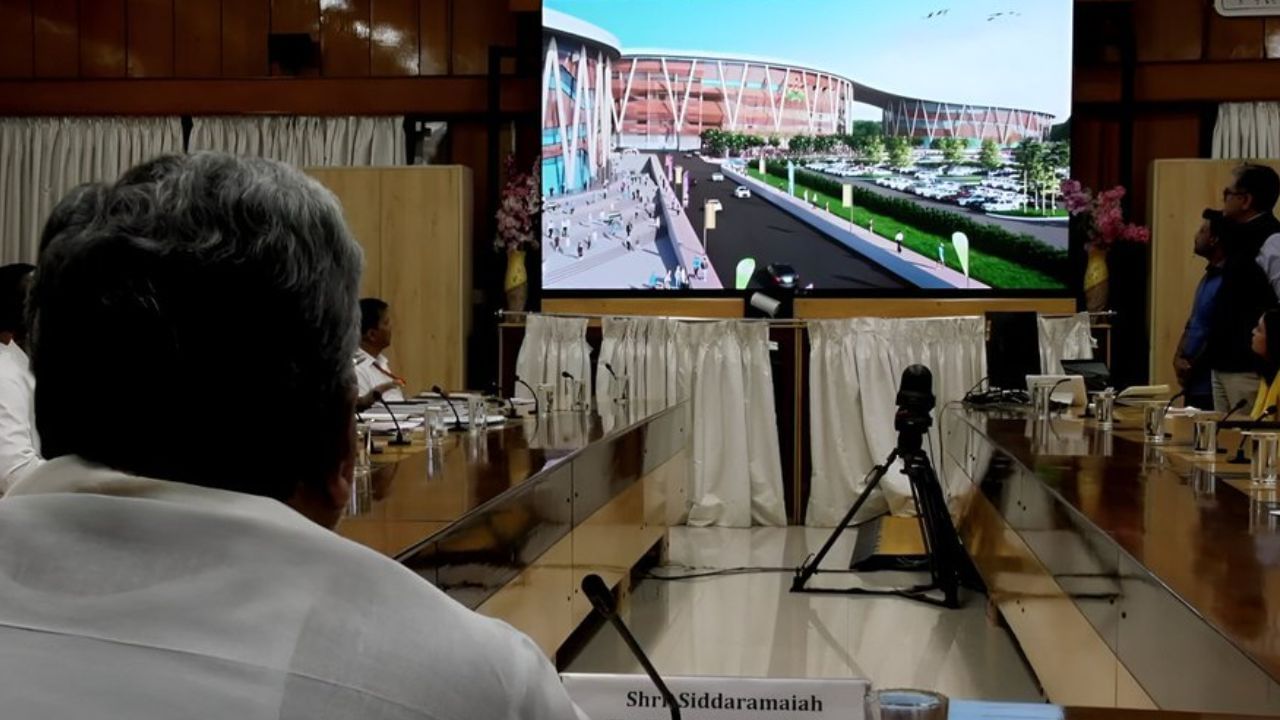 Bengaluru New Cricket Stadium: மோடி ஸ்டேடியத்திற்கு போட்டி.. பெங்களூருவில் உதயமாகும் புதிய கிரிக்கெட் ஸ்டேடியம்! எவ்வளவு பட்ஜெட் தெரியுமா..? Bengaluru New Cricket Stadium: மோடி ஸ்டேடியத்திற்கு போட்டி.. பெங்களூருவில் உதயமாகும் புதிய கிரிக்கெட் ஸ்டேடியம்! எவ்வளவு பட்ஜெட் தெரியுமா..?