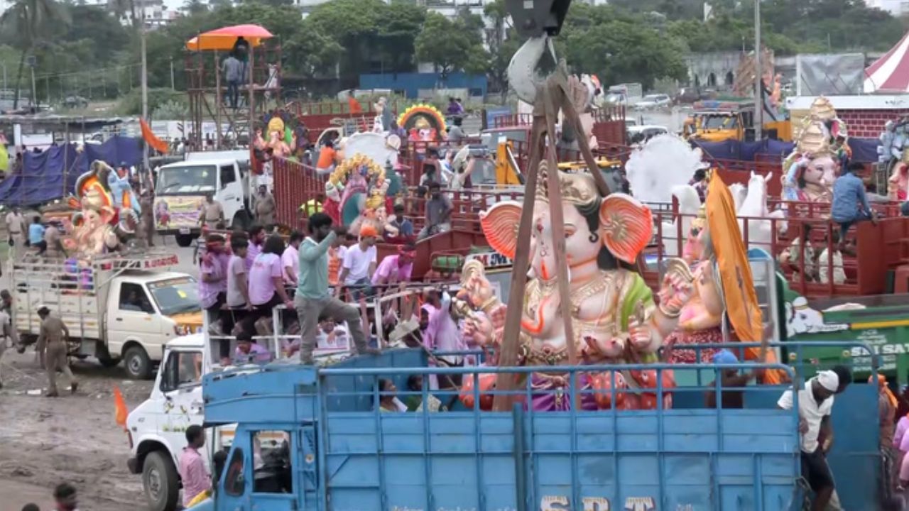 சென்னை மெரினாவில் கரைக்கப்பட்ட விநாயகர் சிலைகள்..!