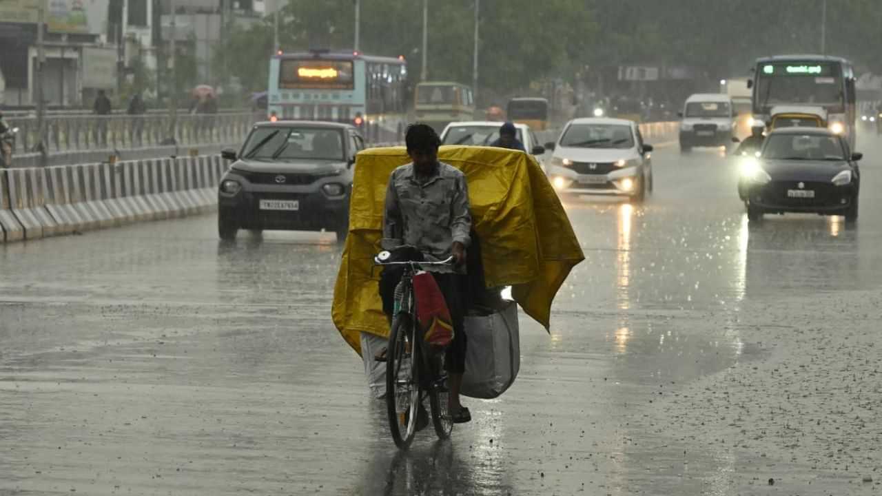 சென்னையில் வெளுத்து வாங்கும் கனமழை.. இன்றும் தொடருமா? வானிலை மையம் அலர்ட் சென்னையில் வெளுத்து வாங்கும் கனமழை.. இன்றும் தொடருமா? வானிலை மையம் அலர்ட்