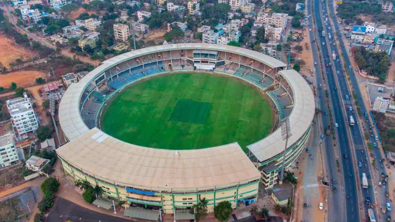 2025 Women’s Cricket World Cup: உலகக் கோப்பையை நடத்தும் உரிமை பறிப்பா..? போராடும் பெங்களூரு சின்னசாமி ஸ்டேடியம்!