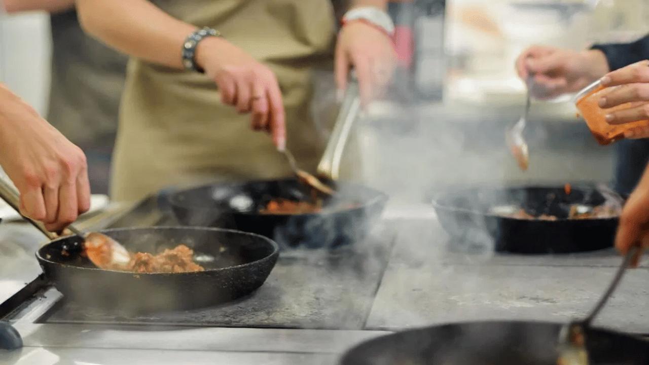 சமையல் எண்ணெய் வாங்கப்போறீங்களா? இந்த 3 விஷயங்களை கவனிங்க! சமையல் எண்ணெய் வாங்கப்போறீங்களா? இந்த 3 விஷயங்களை கவனிங்க!