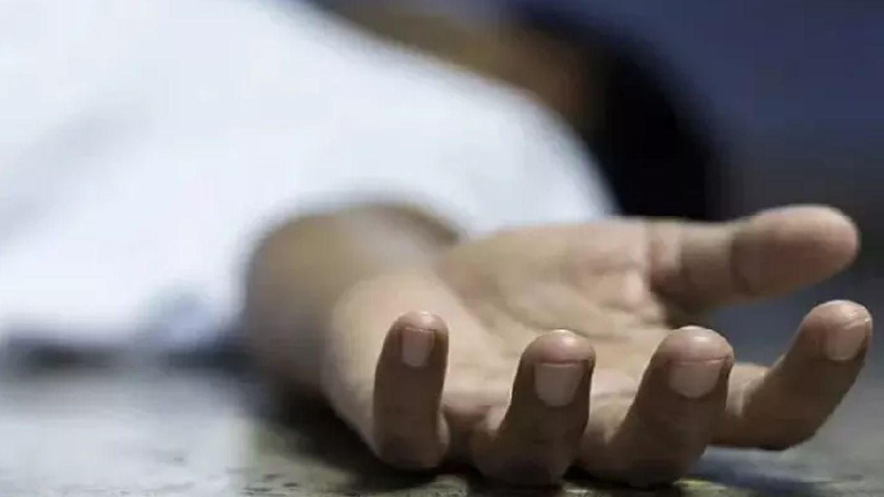 Coimbatore: சாலையில் தூங்கிக்கொண்டிருந்தவர் கல்லை போட்டு கொலை! Coimbatore: சாலையில் தூங்கிக்கொண்டிருந்தவர் கல்லை போட்டு கொலை!