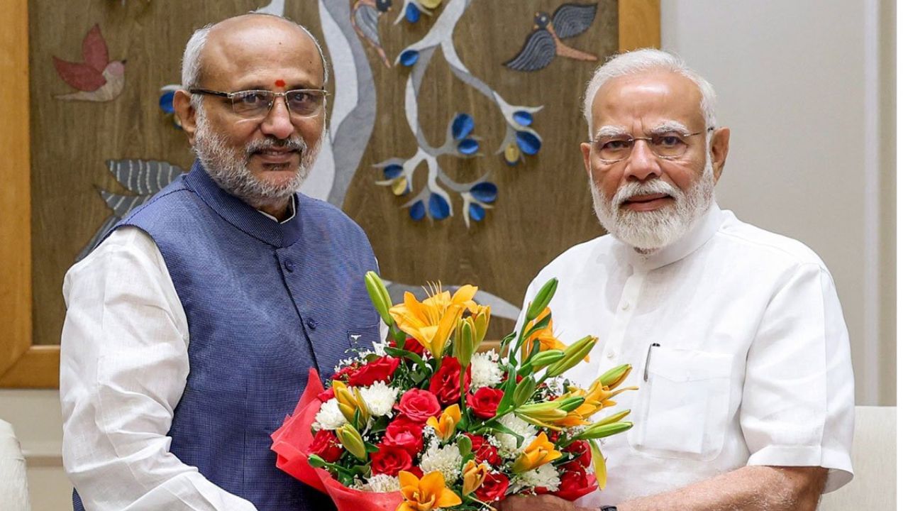 பாஜகவின் துணை ஜனாதிபதி வேட்பாளராக சி.பி ராதாகிருஷ்ணன் அறிவிப்பு.. இவர் கடந்து வந்த பாதை என்ன? பாஜகவின் துணை ஜனாதிபதி வேட்பாளராக சி.பி ராதாகிருஷ்ணன் அறிவிப்பு.. இவர் கடந்து வந்த பாதை என்ன?