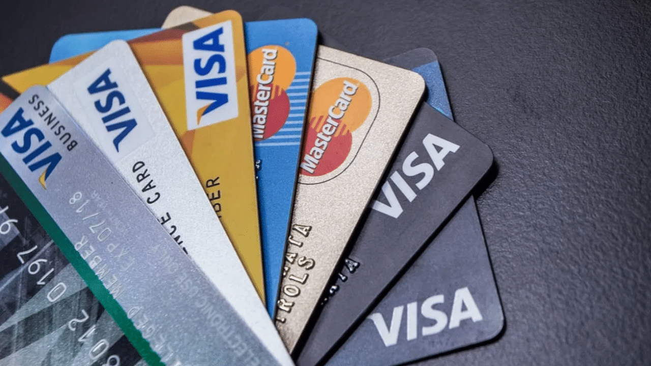 Credit Card : ரிவார்டு பாயிண்ட்ஸா? கேஷ் பேக்கா? எது சிறந்தது? Credit Card : ரிவார்டு பாயிண்ட்ஸா? கேஷ் பேக்கா? எது சிறந்தது?