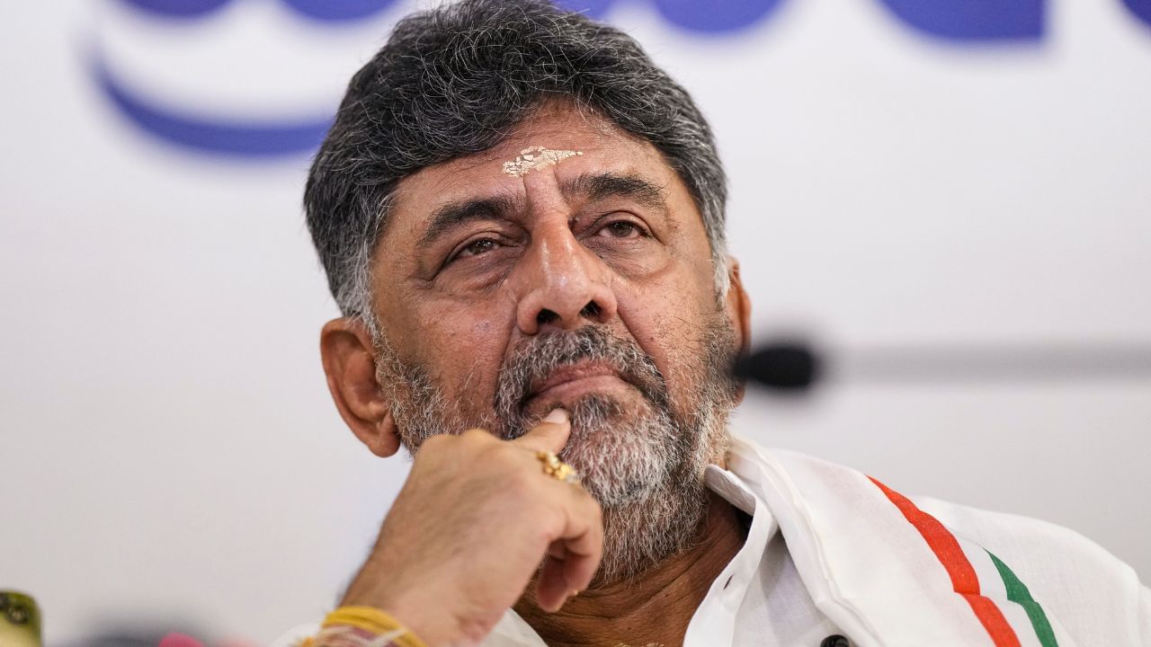 பாஜகவுடன் ரகசிய உறவில் துணை முதல்வர் டி.கே சிவகுமார்.. போட்டுடைத்த எம்.எல்.ஏ பசங்கவுடா பாட்டீல் யட்னல் பாஜகவுடன் ரகசிய உறவில் துணை முதல்வர் டி.கே சிவகுமார்.. போட்டுடைத்த எம்.எல்.ஏ பசங்கவுடா பாட்டீல் யட்னல்