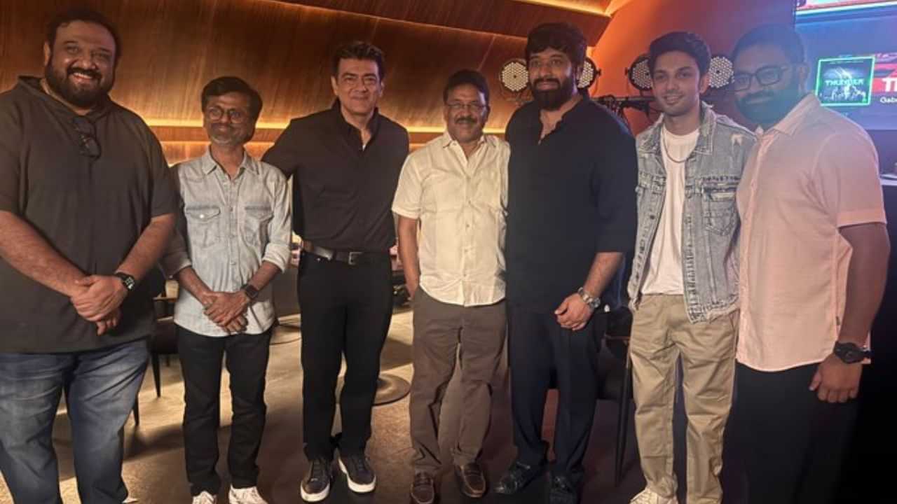 அஜித்துடன் ஏ.ஆர்.முருகதாஸ், சிறுத்தை சிவா, அனிருத்...  - வைரலாகும் போட்டோ - பின்னணி என்ன?