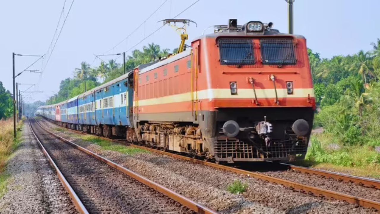 தீபாவளி பண்டிகைக்கு ஊருக்கு போறீங்களா? நாளை தொடங்கும் டிக்கெட் முன்பதிவு..