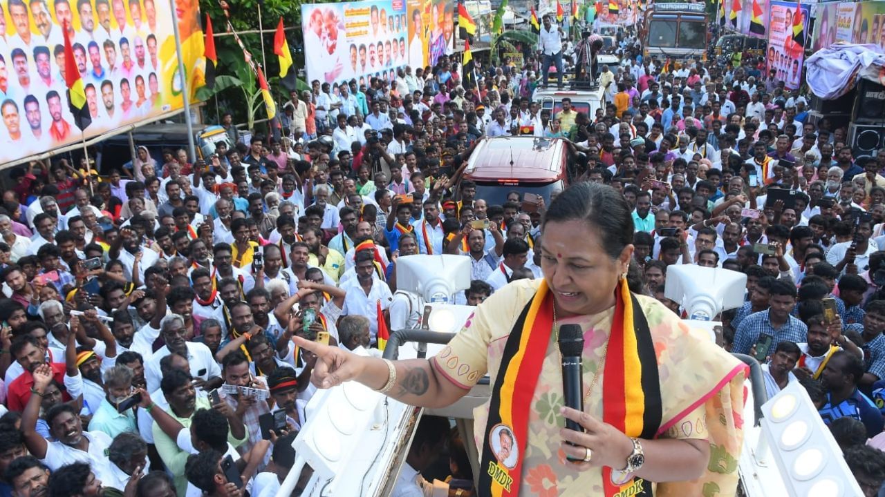 விஜயால் விஜயகாந்த் ஆக முடியாது.. கேப்டனுக்கு நிகர் கேப்டன் மட்டுமே – பிரேமலதா விஜயகாந்த் விஜயால் விஜயகாந்த் ஆக முடியாது.. கேப்டனுக்கு நிகர் கேப்டன் மட்டுமே – பிரேமலதா விஜயகாந்த்