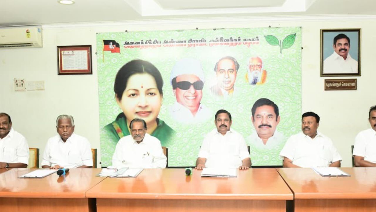 அண்ணாமலை குறித்து யாரும் பேச வேண்டாம் – நிர்வாகிகளுக்கு எடப்பாடி பழனிசாமி அறிவுறுத்தல்.. அண்ணாமலை குறித்து யாரும் பேச வேண்டாம் – நிர்வாகிகளுக்கு எடப்பாடி பழனிசாமி அறிவுறுத்தல்..