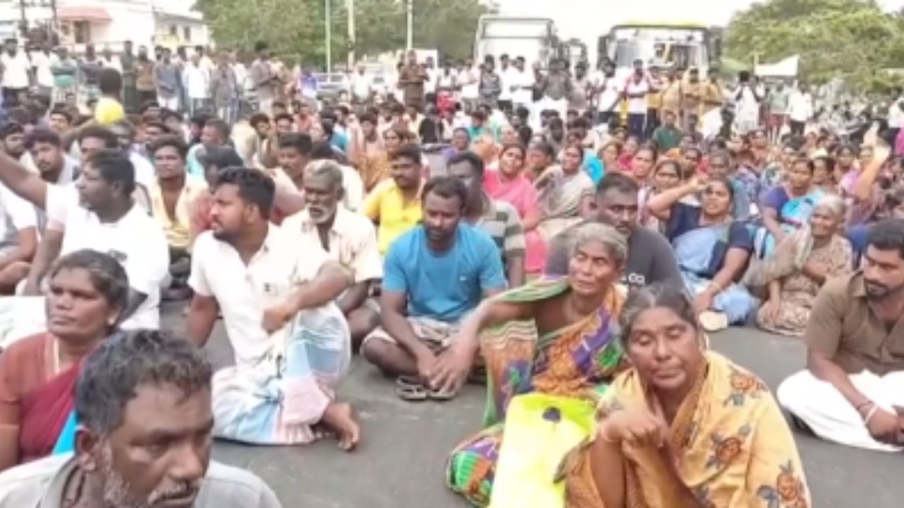 தமிழக மீனவர்கள் கைது..  ராமேஸ்வரத்தில் சாலை மறியல்!