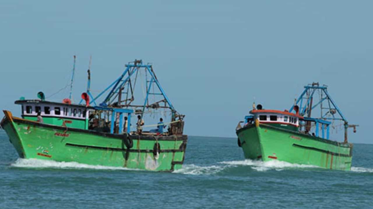 Rameswaram Fishermen Strike: இலங்கை கடற்படை அட்டூழியத்திற்கு எதிர்ப்பு.. இராமேஸ்வரம் மீனவர்கள் வேலைநிறுத்த போராட்டம்!