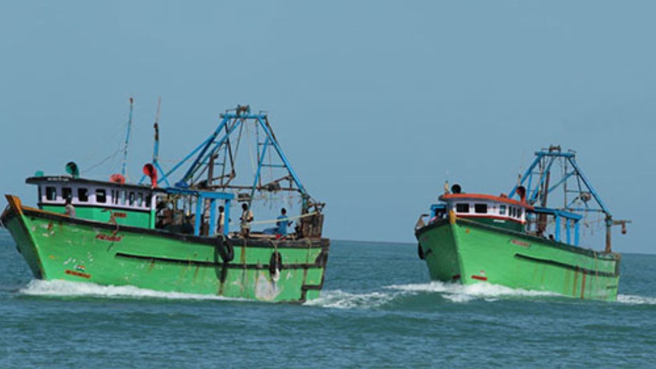 Rameswaram Fishermen Strike: இலங்கை கடற்படை அட்டூழியத்திற்கு எதிர்ப்பு.. இராமேஸ்வரம் மீனவர்கள் வேலைநிறுத்த போராட்டம்! Rameswaram Fishermen Strike: இலங்கை கடற்படை அட்டூழியத்திற்கு எதிர்ப்பு.. இராமேஸ்வரம் மீனவர்கள் வேலைநிறுத்த போராட்டம்!