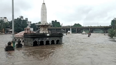 நாசிக்கில் கனமழை வரும் நிலையில், கங்காபூர் அணையில் நீர்திறப்பு நாசிக்கில் கனமழை வரும் நிலையில், கங்காபூர் அணையில் நீர்திறப்பு