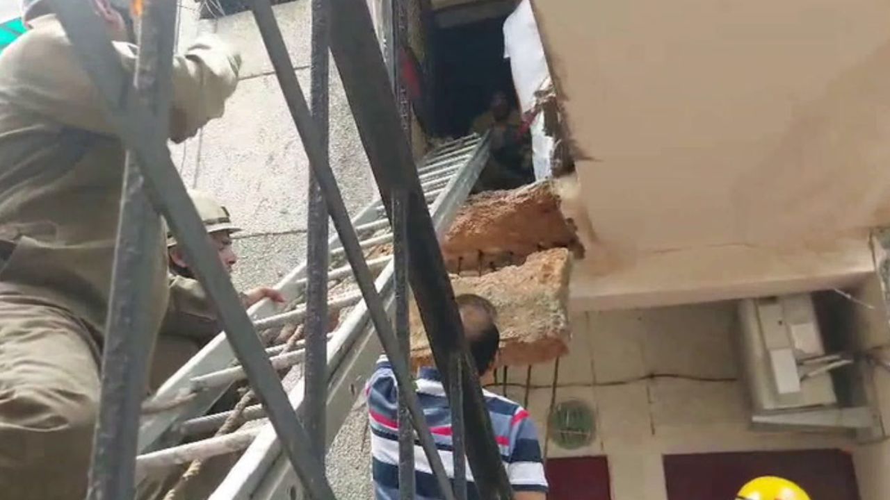அதிகாலையில் இடிந்து விழுந்த குடியிருப்பு.. சிக்கிகொண்ட பல குடும்பங்கள்..!