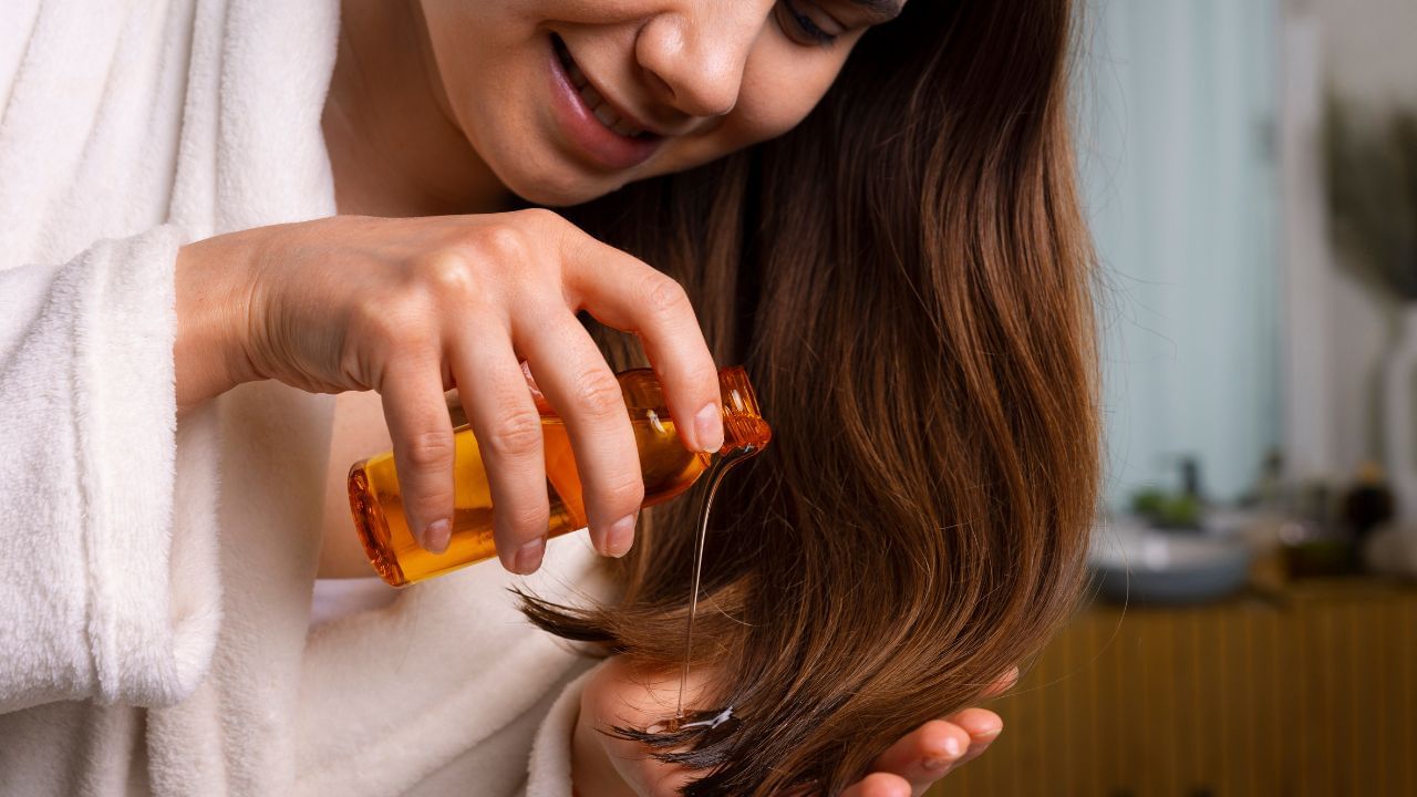 Hair Oil Massage: வாரத்திற்கு 2 முறை ஆயில் மசாஜ் செய்யுங்கள்.. காணாமல் போகும் முடி உதிர்வு பிரச்சனை! Hair Oil Massage: வாரத்திற்கு 2 முறை ஆயில் மசாஜ் செய்யுங்கள்.. காணாமல் போகும் முடி உதிர்வு பிரச்சனை!