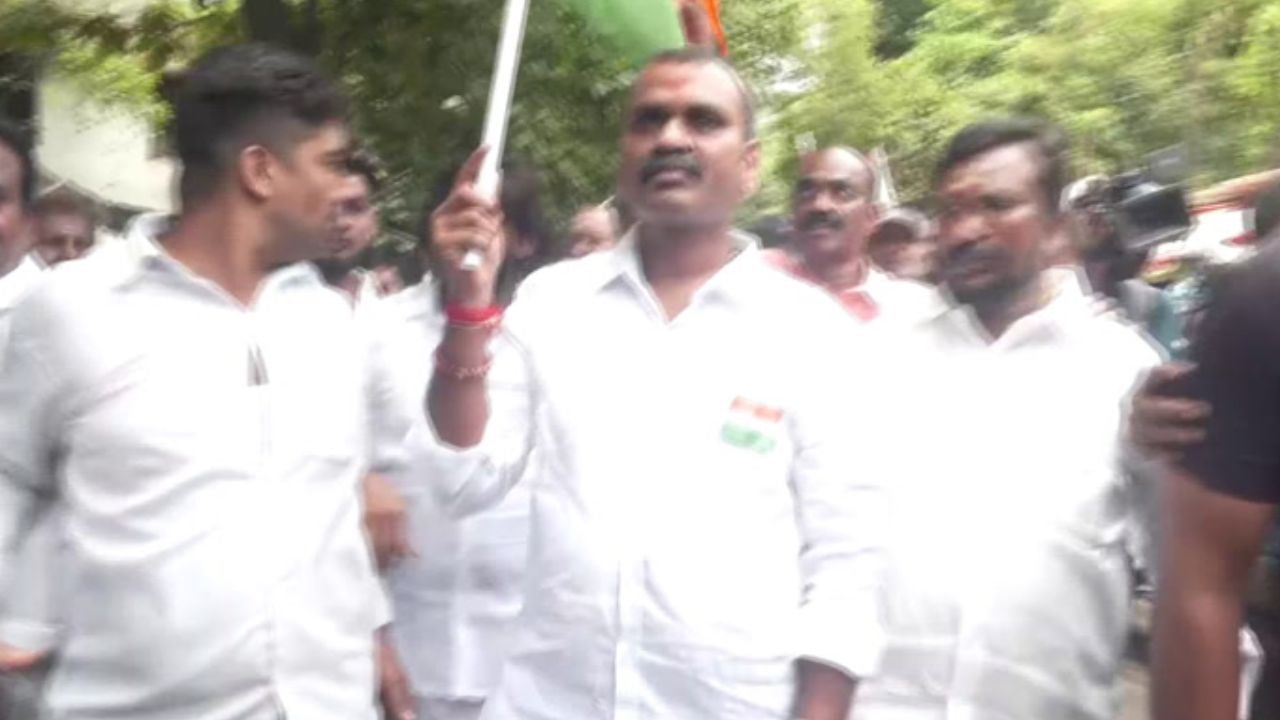 ஹர் ஹர் திரங்கா யாத்திரை.. தேசிய கொடியுடன் மத்திய அமைச்சர் எல். முருகன் நடைபயணம்!