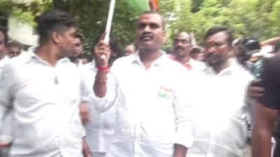 ஹர் ஹர் திரங்கா யாத்திரையில் தேசிய கொடியுடன் எல்.முருகன்! ஹர் ஹர் திரங்கா யாத்திரையில் தேசிய கொடியுடன் எல்.முருகன்!