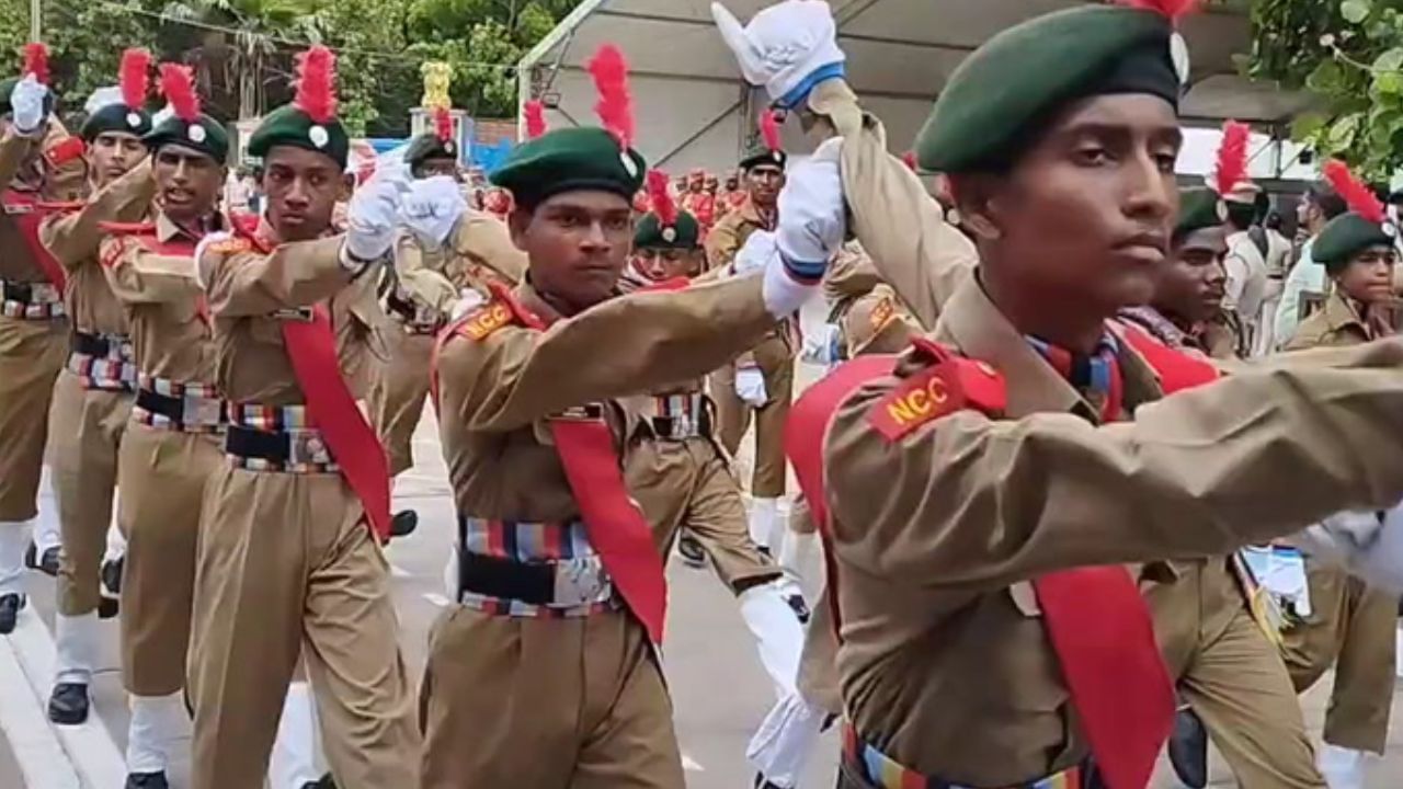 சுதந்திர தின கொண்டாட்டம்.. புதுச்சேரியில் இறுதிக்கட்ட ஒத்திகை!
