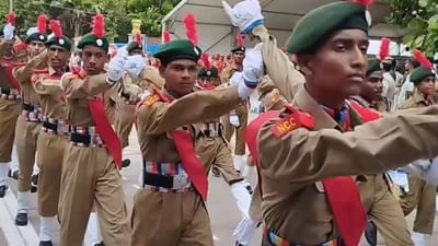 சுதந்திர தின கொண்டாட்டம்.. புதுச்சேரியில் இறுதிக்கட்ட ஒத்திகை! சுதந்திர தின கொண்டாட்டம்.. புதுச்சேரியில் இறுதிக்கட்ட ஒத்திகை!