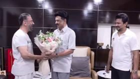 முதலமைச்சர் ஸ்டாலின் வீட்டிற்கு பறந்த கார்.. நலம் விசாரிக்க நாடிய கமல்ஹாசன்! முதலமைச்சர் ஸ்டாலின் வீட்டிற்கு பறந்த கார்.. நலம் விசாரிக்க நாடிய கமல்ஹாசன்!...