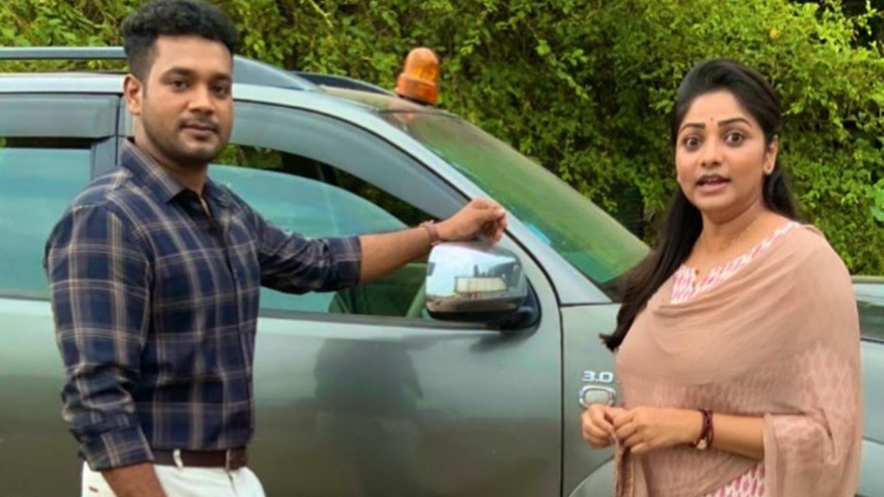 ஏன் கல்யாணி… இணையத்தில் கவனம் பெறும் கூலி நடிகர் கண்ணா ரவி போஸ்ட்! ஏன் கல்யாணி… இணையத்தில் கவனம் பெறும் கூலி நடிகர் கண்ணா ரவி போஸ்ட்!