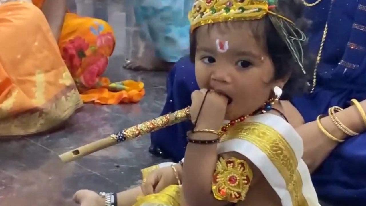குட்டி கிருஷ்ணர்கள்.. இசைக்கேற்ப நடனம்.. தூத்துக்குடியில் கிருஷ்ண ஜெயந்தி விழா