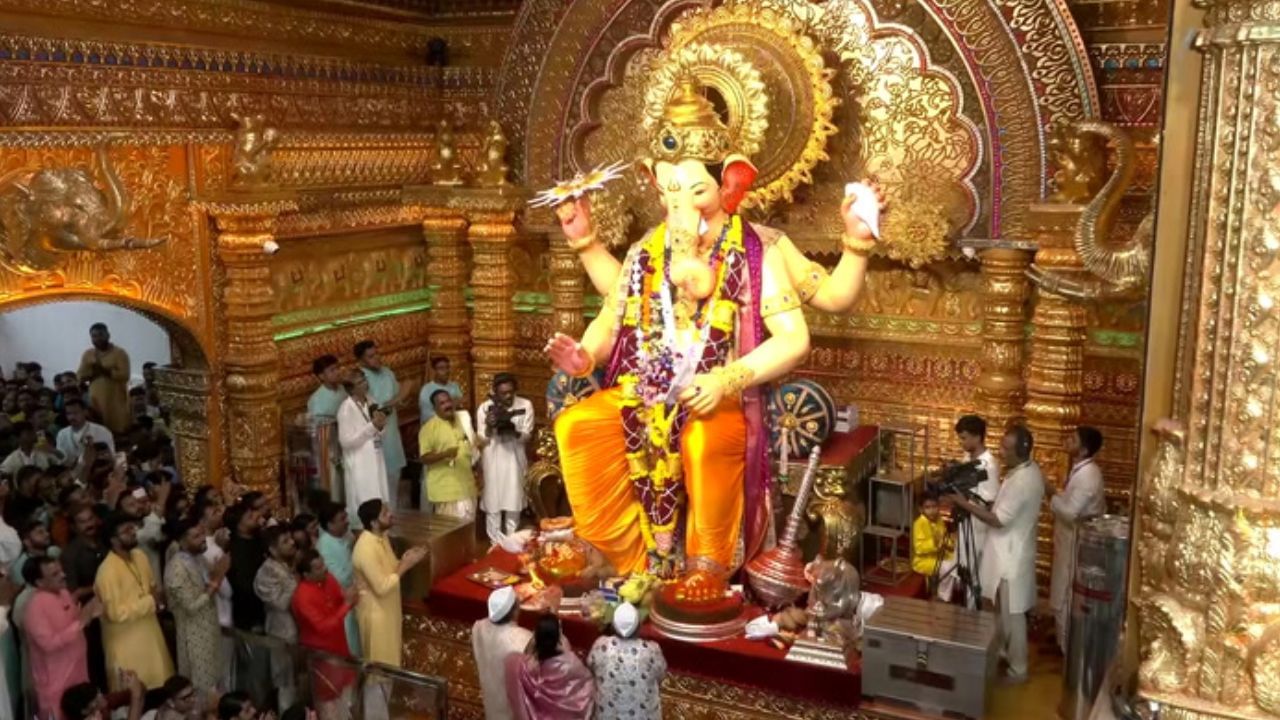 மும்பை லால் பாக் சா ராஜா கணேஷ் சிலை..  லட்சக்கணக்கான பக்தர்கள் பிரார்த்தனை!