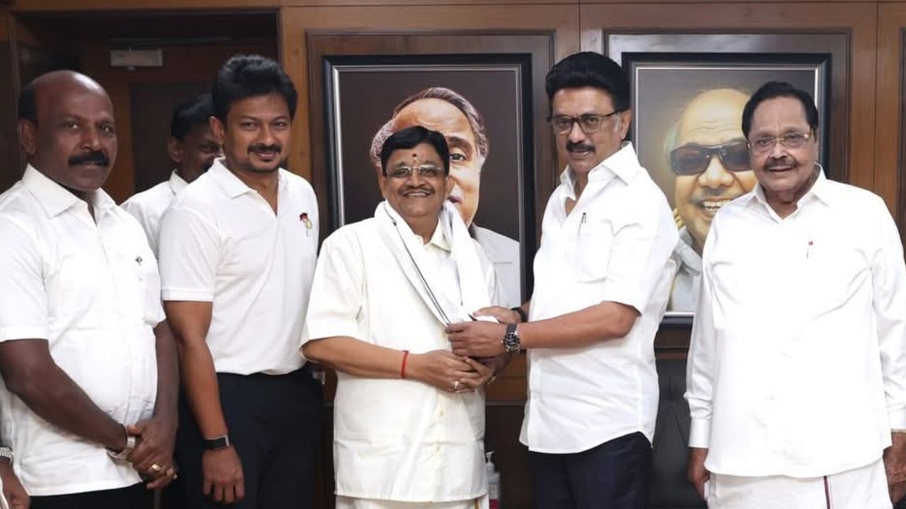 அதிமுகவுக்கு டாடா.. திமுகவில் இணைந்த முன்னாள் எம்.பி மைத்ரேயன்! அதிமுகவுக்கு டாடா.. திமுகவில் இணைந்த முன்னாள் எம்.பி மைத்ரேயன்!