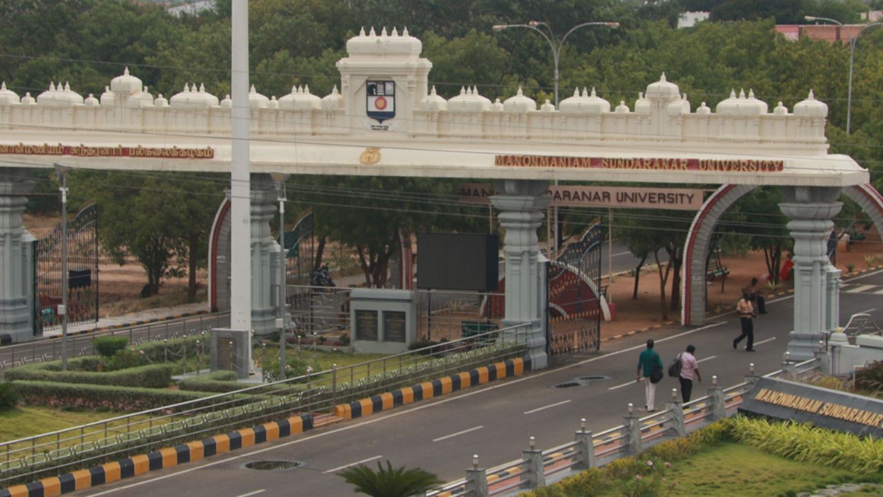 மனோன்மணியம் பல்கலை.யில் கோஷ்டி மோதல்.. காலவரையற்ற விடுமுறை.. என்ன நடந்தது? மனோன்மணியம் பல்கலை.யில் கோஷ்டி மோதல்.. காலவரையற்ற விடுமுறை.. என்ன நடந்தது?