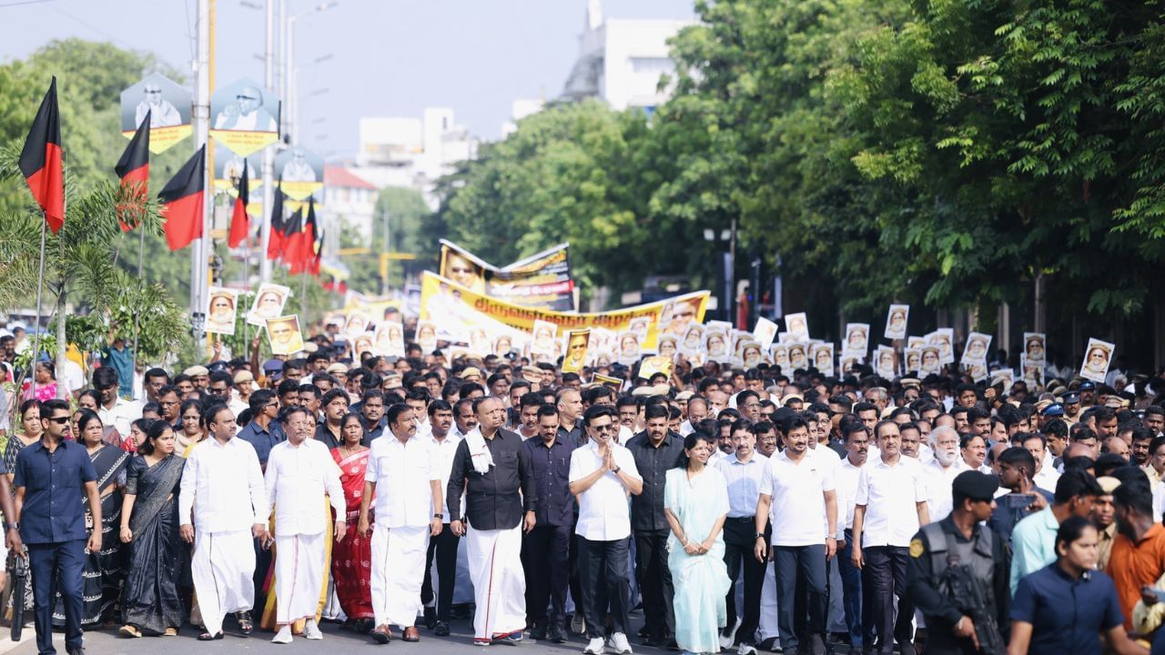 Kalaignar Karunanidhi : ’வெற்றிப்பாதையில் நடைப்போடுவோம்’ – கலைஞர் கருணாநிதியின் நினைவு தினத்தில் முதல்வர் ஸ்டாலின் பதிவு.. Kalaignar Karunanidhi : ’வெற்றிப்பாதையில் நடைப்போடுவோம்’ – கலைஞர் கருணாநிதியின் நினைவு தினத்தில் முதல்வர் ஸ்டாலின் பதிவு..