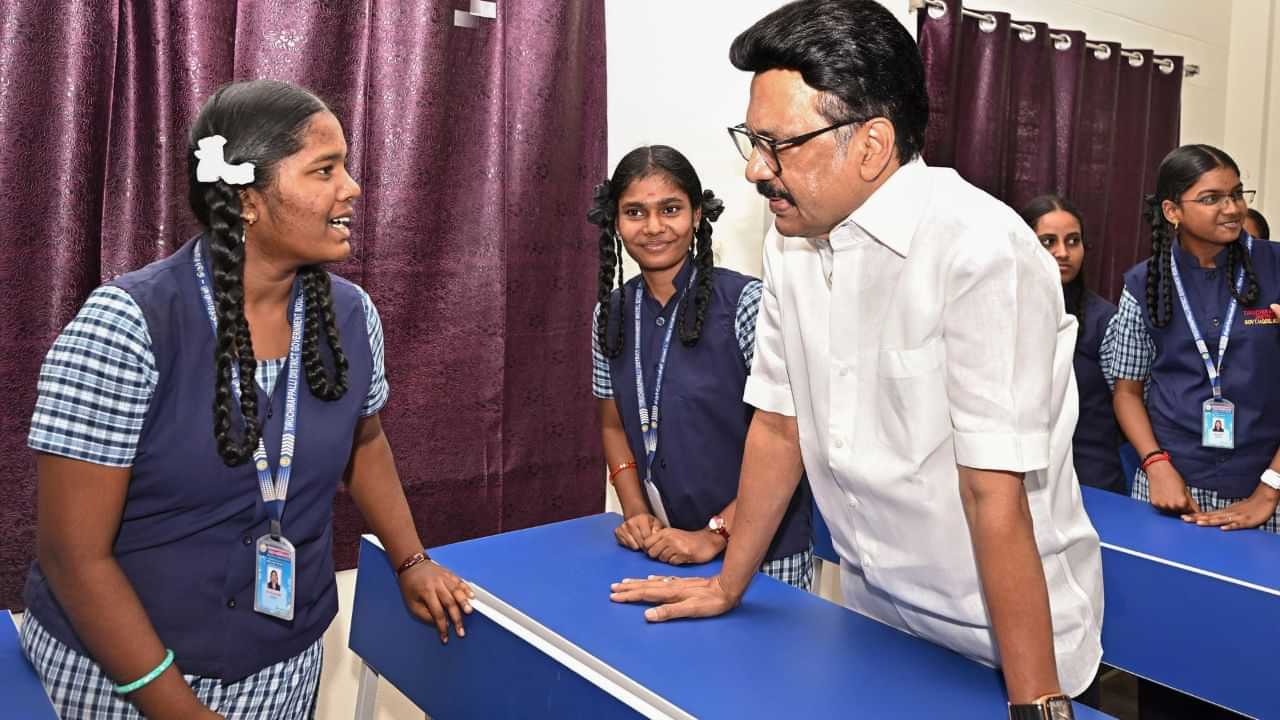உங்கள் ரோல் மாடலை இன்ஸ்டாவில் தேடாதீர்கள் - மாணவர்களுக்கு முதல்வர் ஸ்டாலின் அட்வைஸ்.. உங்கள் ரோல் மாடலை இன்ஸ்டாவில் தேடாதீர்கள் - மாணவர்களுக்கு முதல்வர் ஸ்டாலின் அட்வைஸ்..