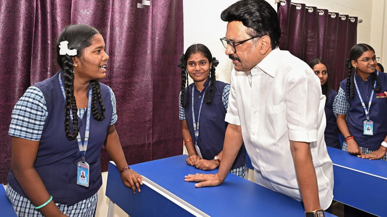 ” உங்கள் ரோல் மாடலை இன்ஸ்டாவில் தேடாதீர்கள் ” – மாணவர்களுக்கு முதல்வர் ஸ்டாலின் அட்வைஸ்.. ” உங்கள் ரோல் மாடலை இன்ஸ்டாவில் தேடாதீர்கள் ” – மாணவர்களுக்கு முதல்வர் ஸ்டாலின் அட்வைஸ்..