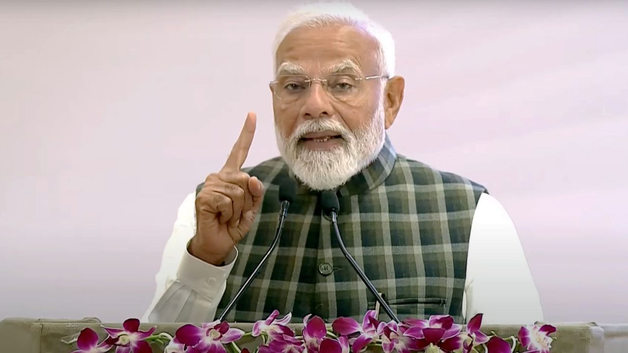 PM Modi’s Gujarat Visit: எவ்வளவு அழுத்தம் வந்தாலும் நம் பலம் அதிகரிக்கும்.. டிரம்ப் வரி விதிப்பு குறித்து பேசிய பிரதமர் மோடி!