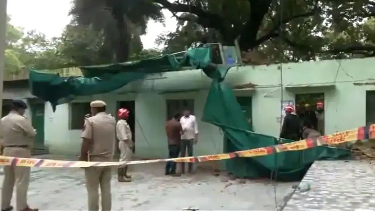 மசூதியின் மேற்கூரை இடிந்து விழுந்து விபத்து.. 6 பேர் பலியான சோகம்!