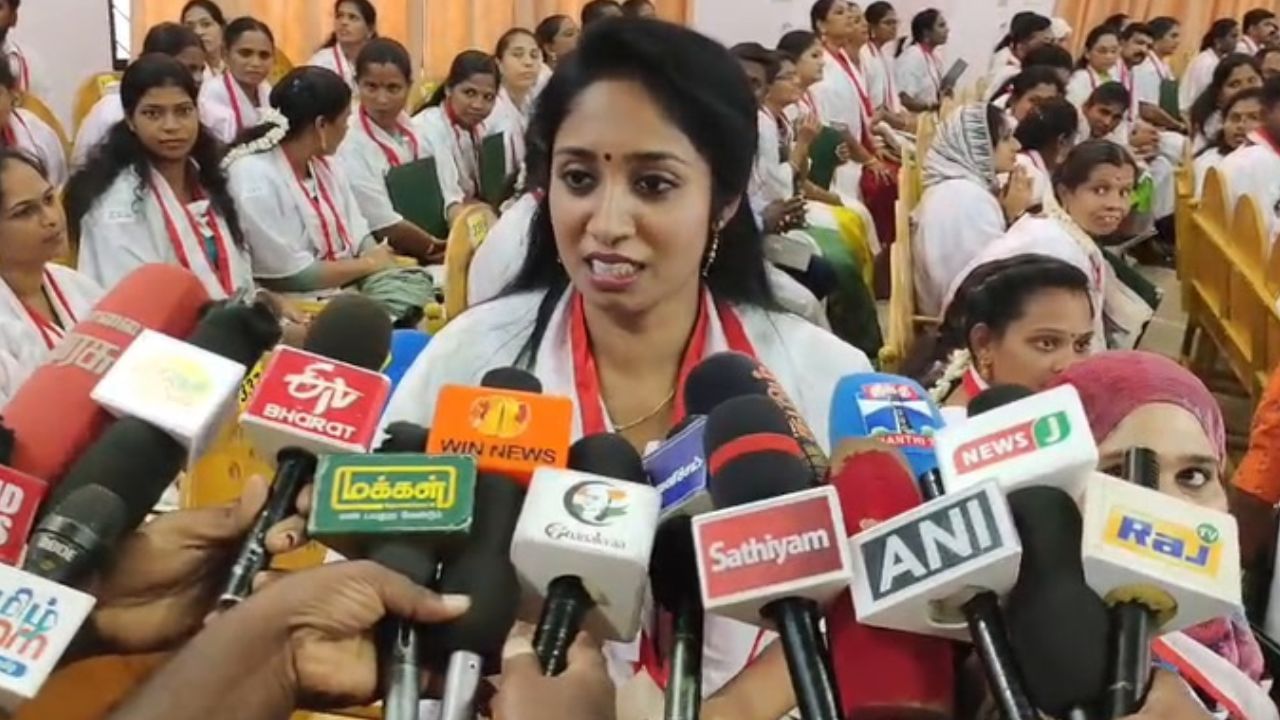 ஆளுநர் ஆர்.என்.ரவியிடம் பட்டம் பெற மறுத்த பல்கலைக்கழக மாணவி!