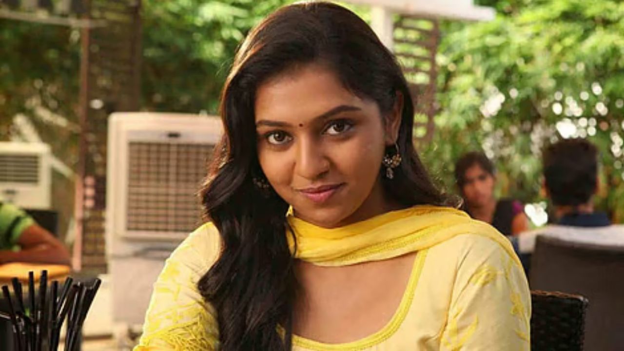 ஐடி ஊழியரை கடத்தி அடித்து துன்புறுத்திய விவகாரம் – நடிகை லட்சுமி மேனன் மீது வழக்குப் பதிவு ஐடி ஊழியரை கடத்தி அடித்து துன்புறுத்திய விவகாரம் – நடிகை லட்சுமி மேனன் மீது வழக்குப் பதிவு