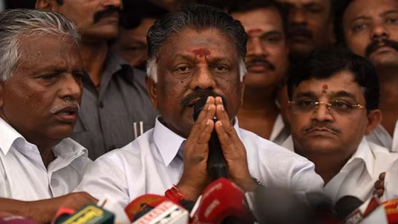 ‘கூட்டணி குறித்து பேசினால் ஒழுங்கு நடவடிக்கை’ ஆதரவாளர்களுக்கு ஓபிஎஸ் உத்தரவு! ‘கூட்டணி குறித்து பேசினால் ஒழுங்கு நடவடிக்கை’ ஆதரவாளர்களுக்கு ஓபிஎஸ் உத்தரவு!