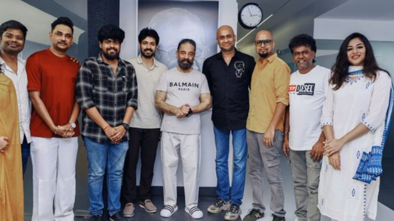 கமல்ஹாசனை சந்தித்து வாழ்த்து பெற்ற தேசிய விருதை வென்ற பார்க்கிங் படக்குழு! கமல்ஹாசனை சந்தித்து வாழ்த்து பெற்ற தேசிய விருதை வென்ற பார்க்கிங் படக்குழு!